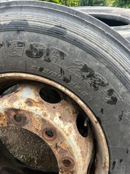 285/80r22.5 - 4