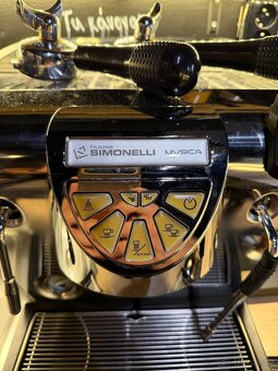 Kávovar Nuova Simonelli - Musica + Mlýnek Compak F8 - 4