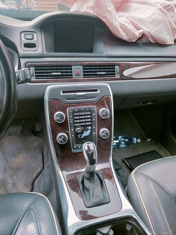Volvo V70III INSCRIPTION T6 242kw - Náhradní díly - 4