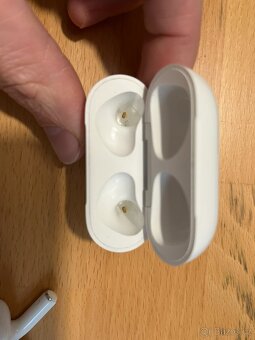 Apple AirPods 3 - pouzdro OK, sluchátka poškozená - 4