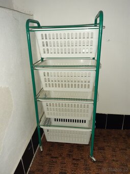 4 košíky na kolečkách - 4