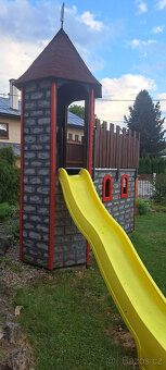 Hrad se skluzavkou - dětské hřiště - 4