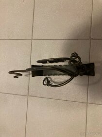 kovový stojan na víno - 4