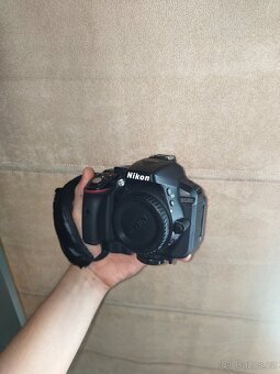 Nikon D5300 + 3 objektivy a další příslušenství - 4