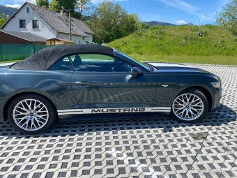 Ford Mustang - 4