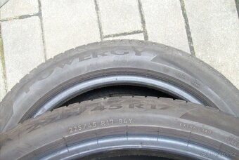 2ks PIRELLI Octavia RS Golf 225.45.17 94Y XL - 4