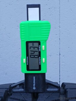 Pěkná zimní kola Škoda Karog 215/60/16, vzorek 8mm - 4