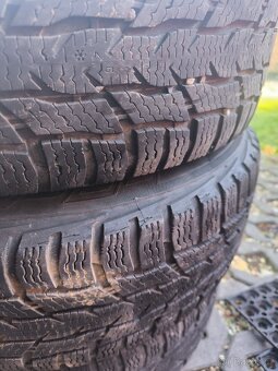 Prodám zimní pneu Nokian WRC3 215/65 R 16 C - 4