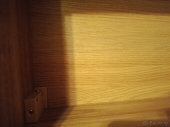 Vysoká skříňka do koupelny a polička na zeď - 4