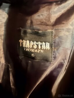Prodám bundu trapstar lesklou velikost S - 4