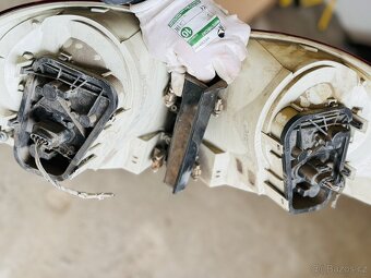 Zadní světlo vnější Volkswagen Touareg (7LA/7L6/7L7) 02-06 - 4