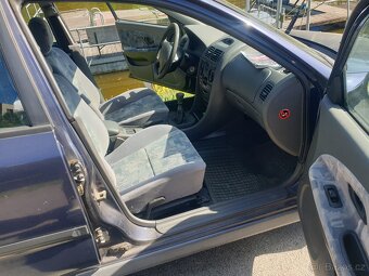 Mitsubishi Carisma 1.6 rok 1997 - 4