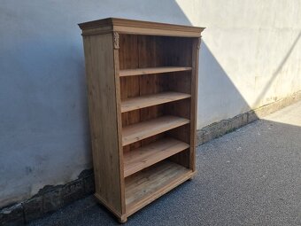 STARÁ SMRKOVÁ KNIHOVNA PO RENOVACI - 4