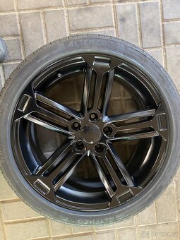 Alu kola Audi 18 235 40 18 letni - 4