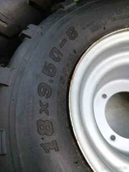 Prodám 2ks 18x9,50-8 - 4