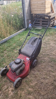Benzínová sekačka na trávu Briggs & Stratton - 4
