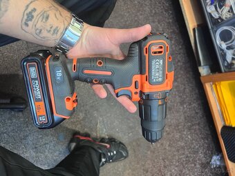 Aku vrtačka Black+Decker 18V, 2 baterie, kufr – TOP stav - 4