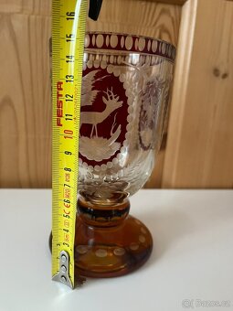 Nádherný starožitný pohár s mysliveckým motivem - 4