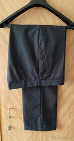 Tmavý společenský pánský oblek Pioba vel. 52 - 4