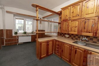 Prostorný dvougenerační rodinný dům v obci Lahošť, okres Tep - 4