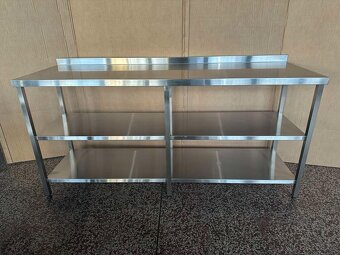Nerezový stůl s lemem a 2 policemi - 4