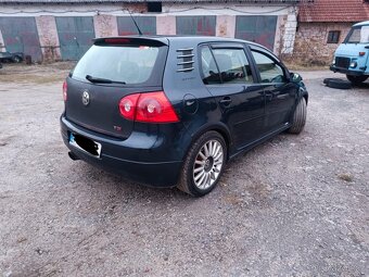 VW Golf 5 - 4