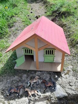 Domeček pro koníky - 4