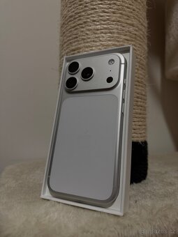 Apple iPhone 17 Pro 256GB stříbrný - 4
