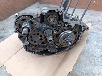 Husqvarna 510 spodek motoru - 4