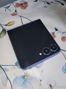 Samsung Z Flip 7 12/256Gb - 4