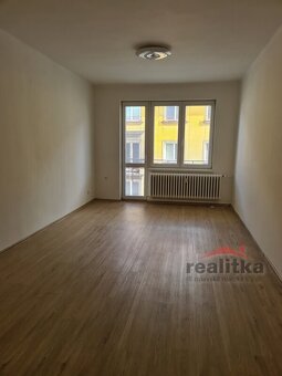 Pronájem hezkého bytu 2+1 s balkónem a parkováním, Opava, ul - 4