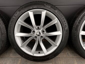 Originál Škoda Superb 235/45 r18 - 4