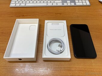 Apple iPhone 11 - 64GB Černý - 4