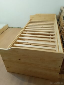 Prodám rozkládací postel pro 3 z masivu + 2 matrace - 4
