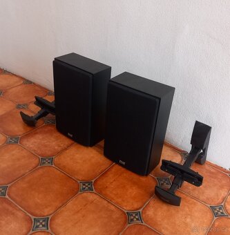 ELAC Debut 2.0 On-Wall
a držáky - 4