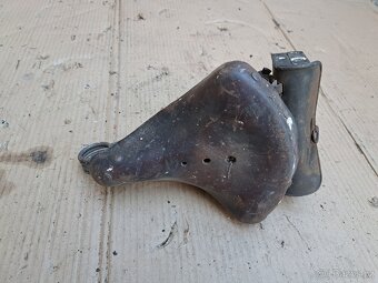 Sedlo na staré kolo s brašničkou na nářadí - 4