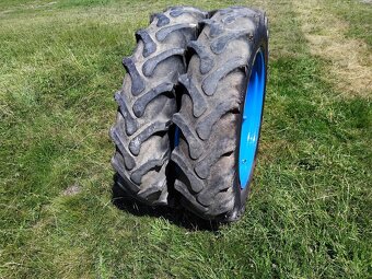 Prodám kola na traktor 12.4/11-32 - 4