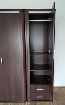 Šatní skříně a komoda - 4