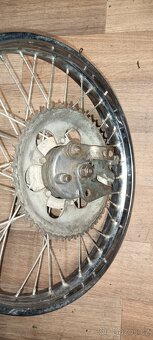 Babetta 210 - zadní kolo bez duše a pneu - 4