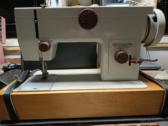 Prodám starší šicí stroj - 4