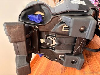 Protisměrná autosedačka Axkid Move 9-25 kg - 4