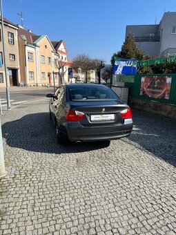 BMW 320i  2.0 benzín - 4