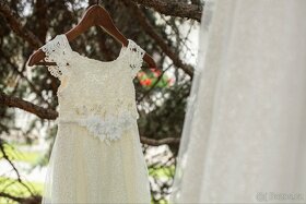Svatební šaty ušité módní výtvarnicí - 4