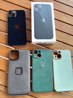 Apple iPhone 13 temně inkoustová barva - 4
