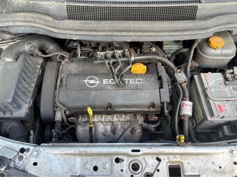 Opel Zafira B 1.8 16V 103 kw r.v.2008 k opravě - 4