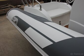 Nový nafukovací člun s laminátovým kýlem 3,9m max 40HP - 4