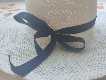 Letní bílý klobouk s mašlí - 4