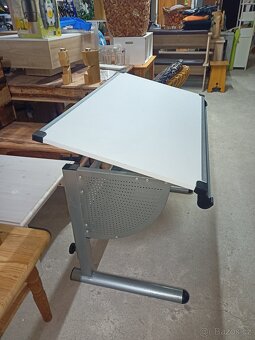 Prodám hezký psací polohovací stůl - 4