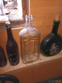 Staré sklenice od sodovek piva a lihovin - 4