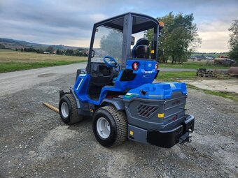 KLOUBOVÝ NAKLADAČ MULTIONE EZ8 - 4